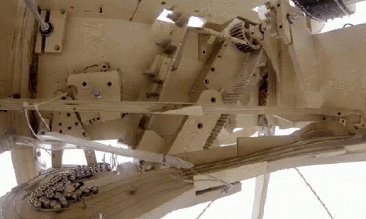 Αυτο το πρωτοφανές μουσικό όργανο με τις 2.000 μεταλλικές μπίλιες, έχει δικαίως 17 εκατ. views στο ΥοuTube