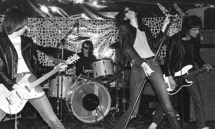 Ramones: Επανακυκλοφορεί ο πρώτος δίσκος της θρυλικής μπάντας