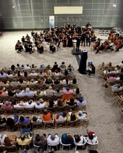 Η Συμφωνική Ορχήστρα του δήμου Αθηναίων στο αίθριο του Μουσείου Μπενάκη