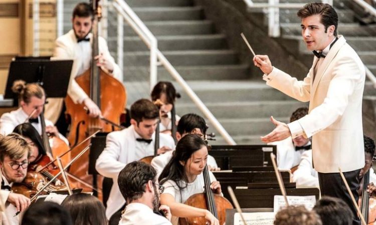 Διονύσης Γραμμένος: Ο Κερκυραίος που διευθύνει ορχήστρες σε όλο τον κόσμο